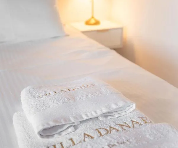 Danae - * לינדוס